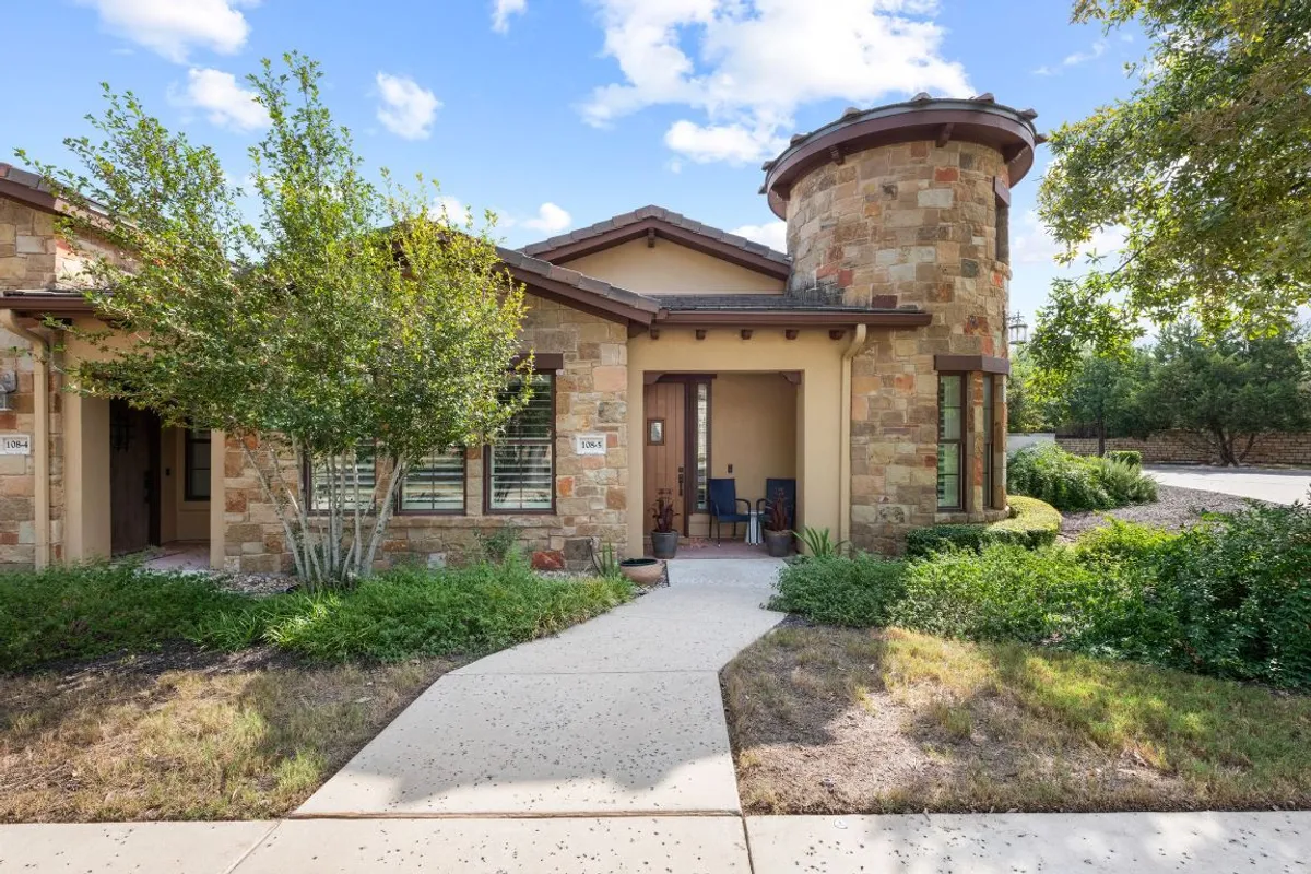 Property Slideshow image 1 of 35 | 108 rivalto cir 5, Lakeway, TX, 78734