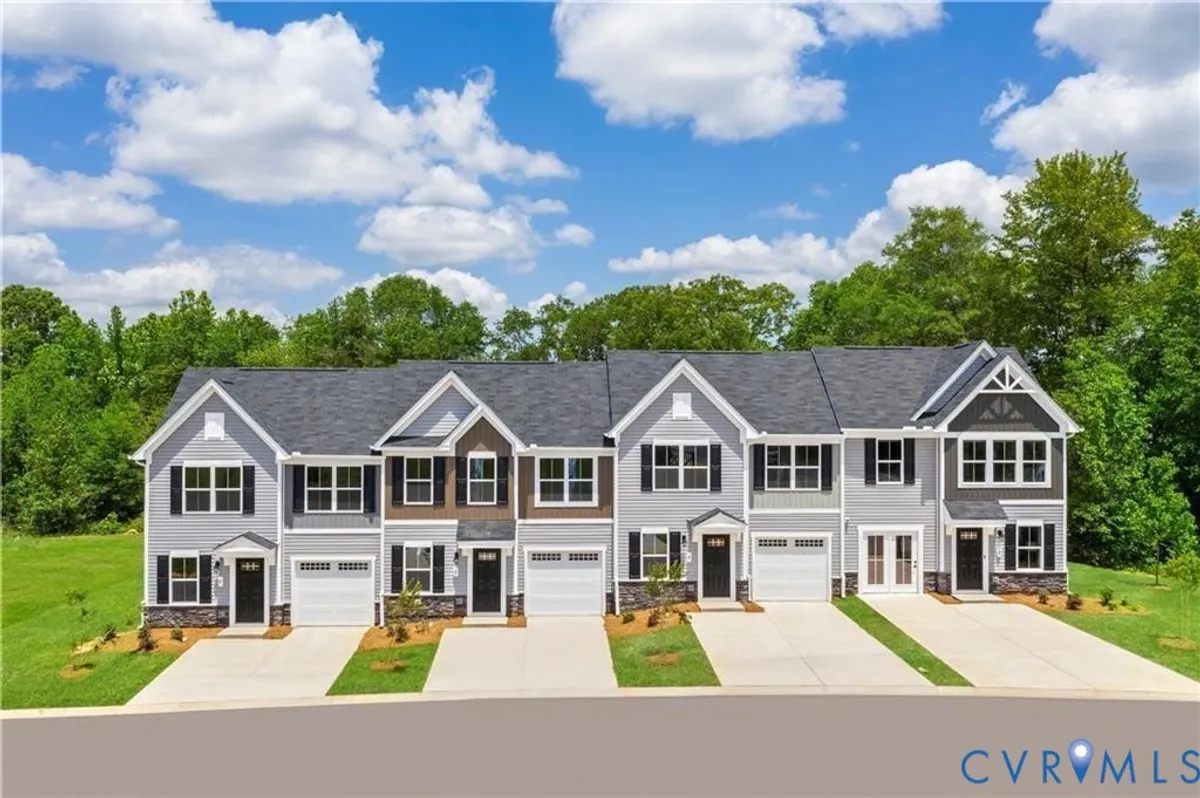 Property Slideshow image 1 of 10 | 7703 baron berkley ln, New Kent, VA, 23124