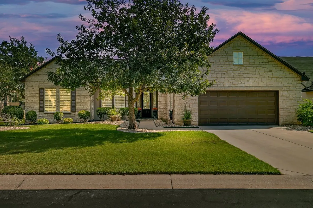 Property Slideshow image 1 of 36 | 126 enchanted dr, Georgetown, TX, 78633