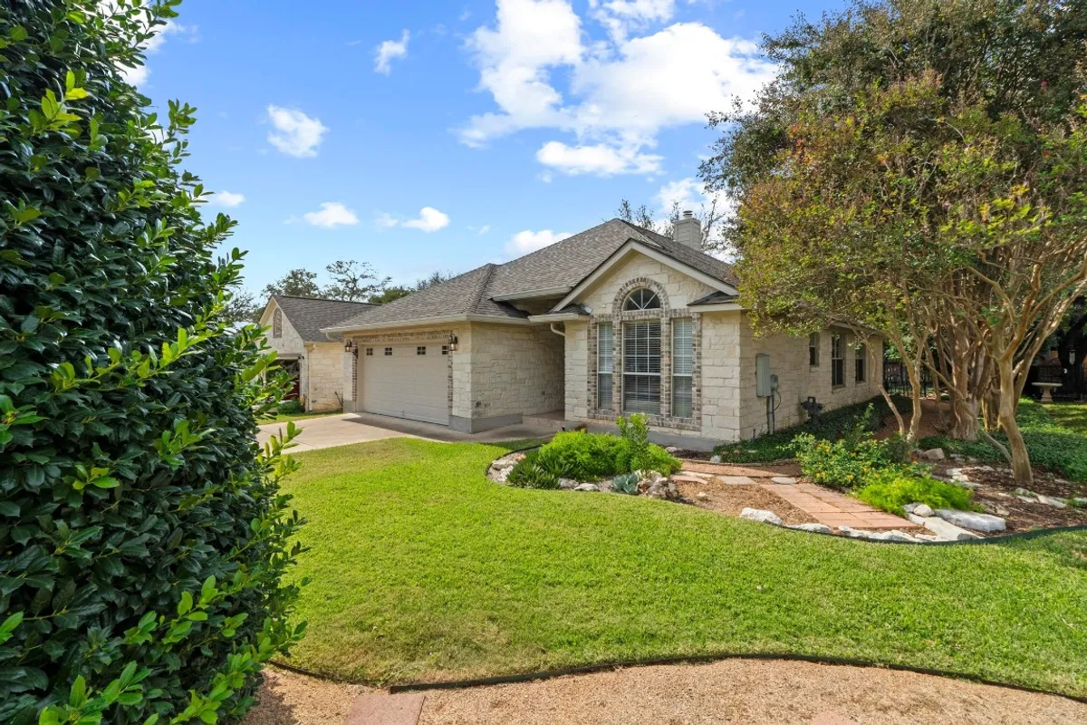 Property Slideshow image 1 of 33 | 125 sabine dr, Georgetown, TX, 78628