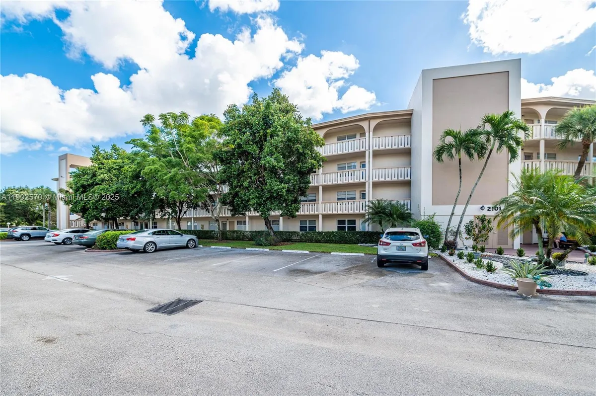 Property Slideshow image 1 of 48 | 2101 lucaya bnd apt c1, Coconut Creek, FL, 33066