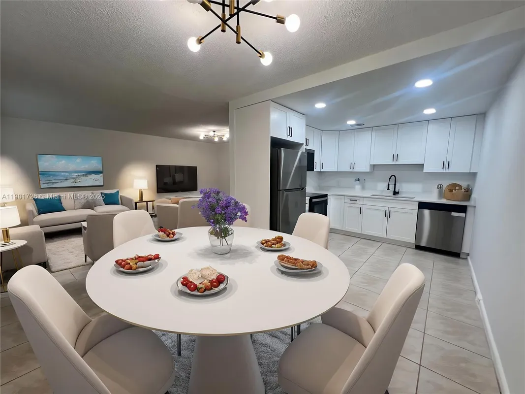 Property Slideshow image 1 of 19 | 3089 yarmouth e unit e, Boca Raton, FL, 33434