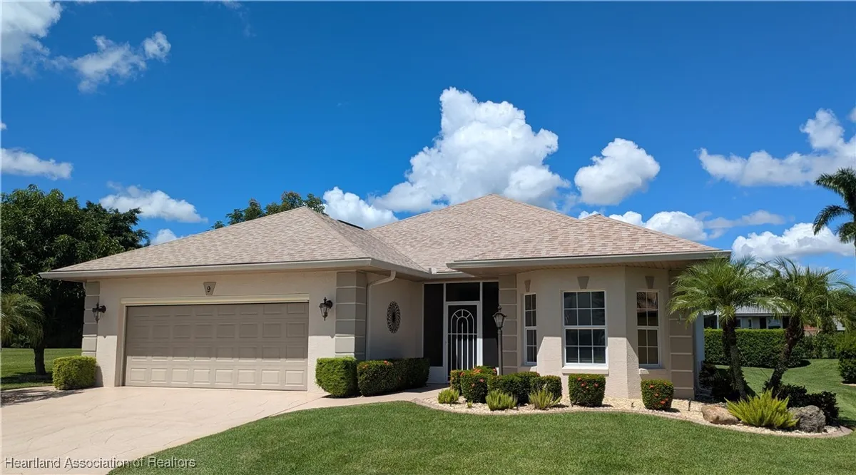 Property Slideshow image 1 of 41 | 9 somerset ln, Lake Placid, FL, 33852