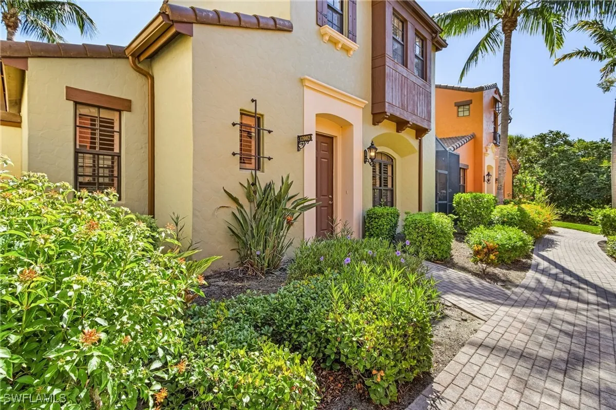 Property Slideshow image 1 of 30 | 9118 chula vista st 12002, Naples, FL, 34113