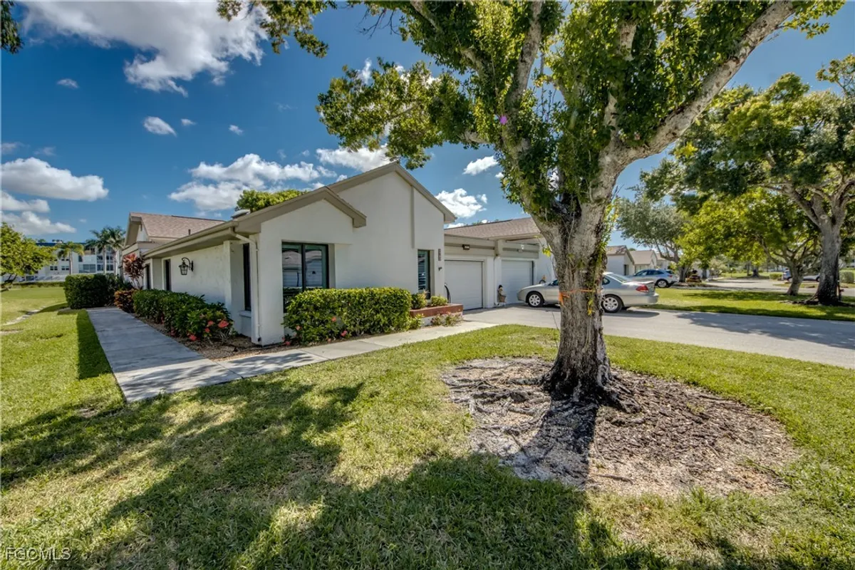 Property Slideshow image 1 of 44 | 1792 pine glade cir, Fort Myers, FL, 33907
