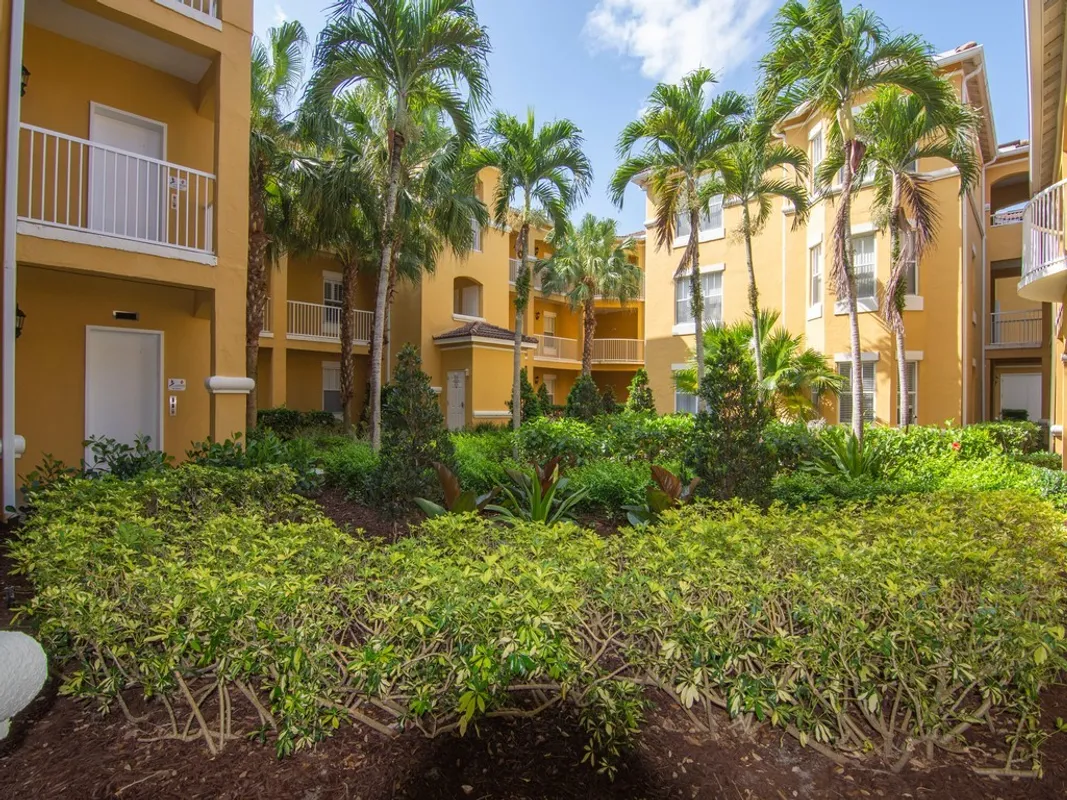 Property Slideshow image 1 of 36 | 5045 fairways cir d101, Vero Beach, FL, 32967