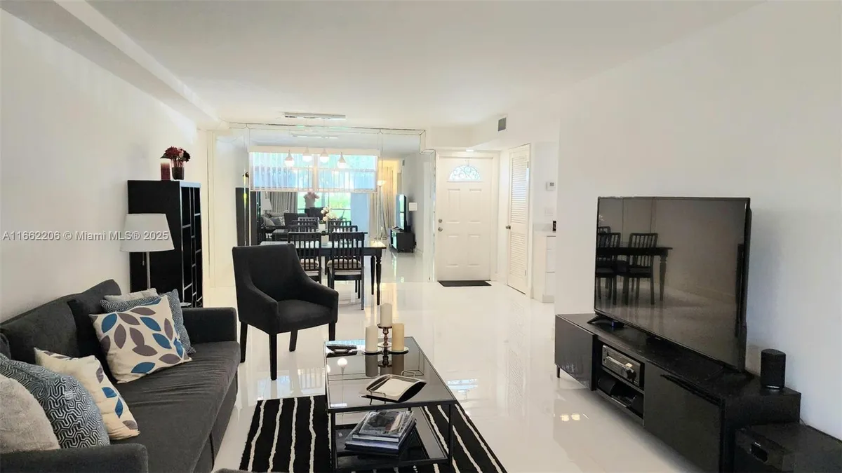 Property Slideshow image 1 of 32 | 8930 s hollybrook blvd apt 106, Pembroke Pines, FL, 33025