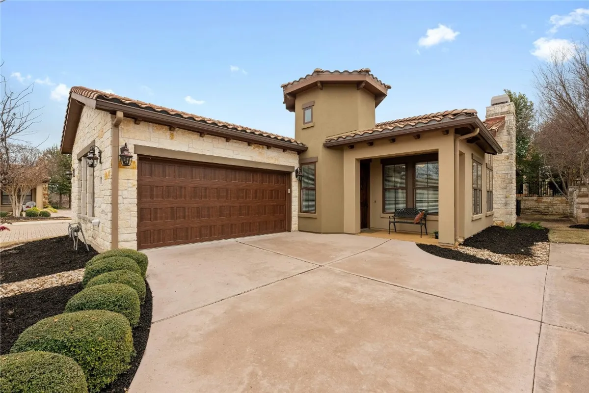Property Slideshow image 1 of 31 | 204 delfino cir 42, Lakeway, TX, 78734