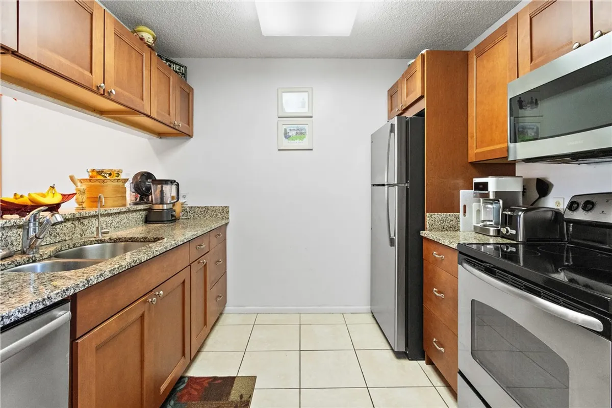 Property Slideshow image 1 of 35 | 41 plantation dr 105, Vero Beach, FL, 32966