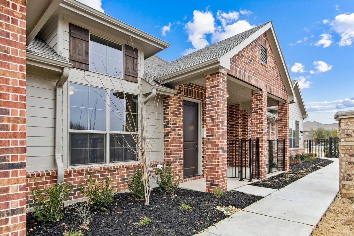 Property Slideshow image 1 of 27 | 7247 sauvignon way, Grand Prairie, TX, 75054