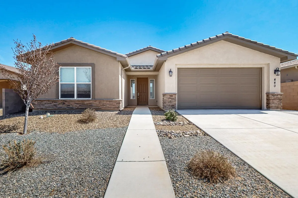 Property Slideshow image 1 of 28 | 440 rio chama cir sw, Los Lunas, NM, 87031