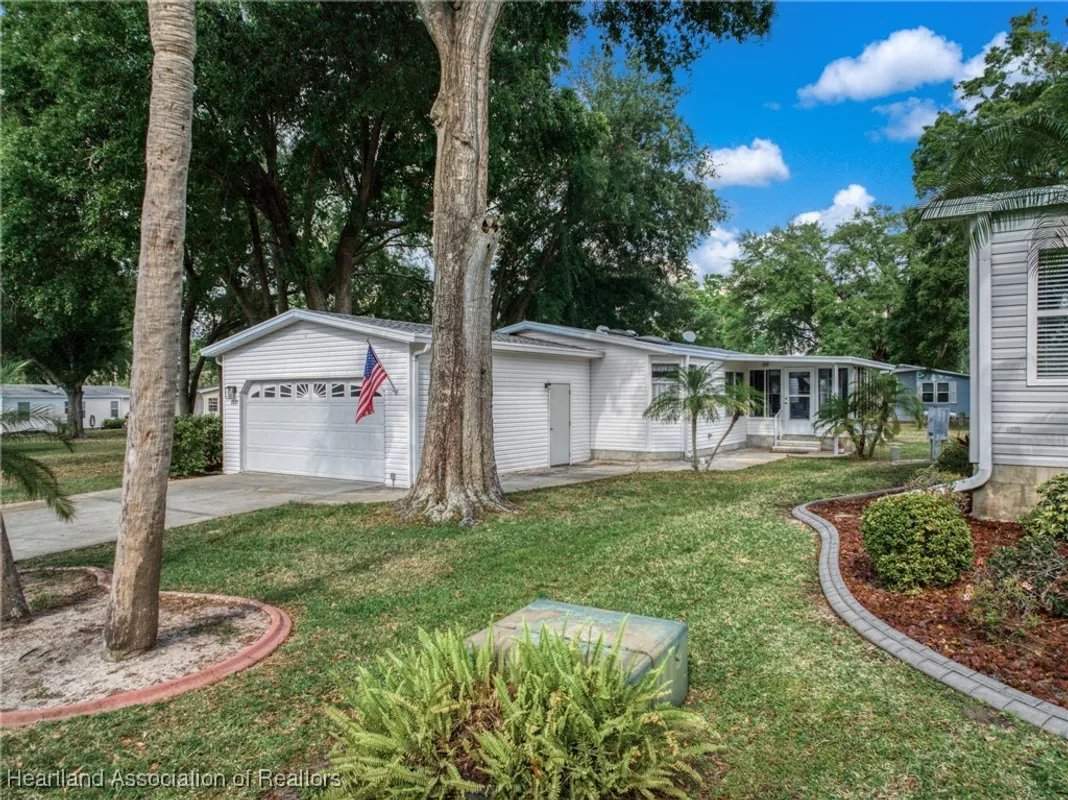 Property Slideshow image 1 of 49 | 2835 s mainsail dr, Avon Park, FL, 33825