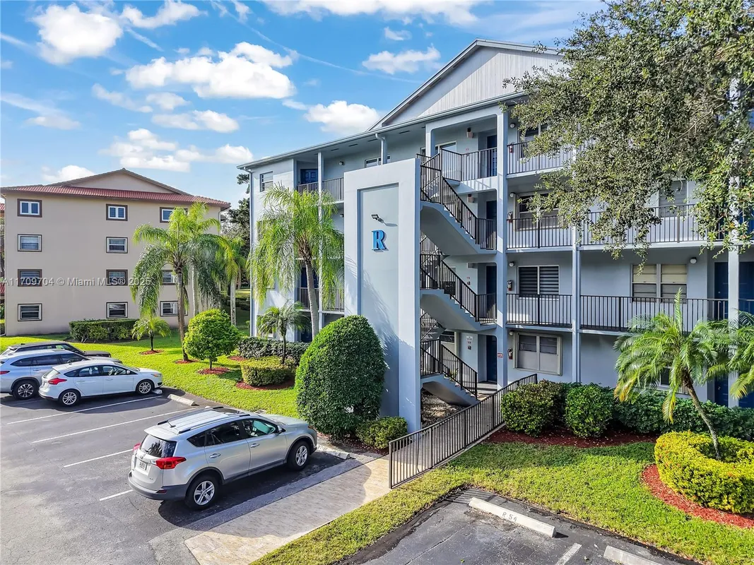 Property Slideshow image 1 of 38 | 900 sw 125th way apt 304r, Pembroke Pines, FL, 33027