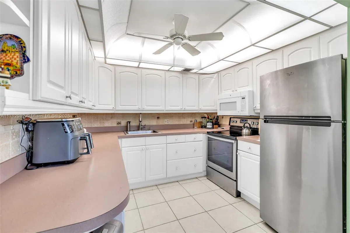 Property Slideshow image 1 of 37 | 3003 lyndhurst h # 3003, Deerfield Beach, FL, 33442