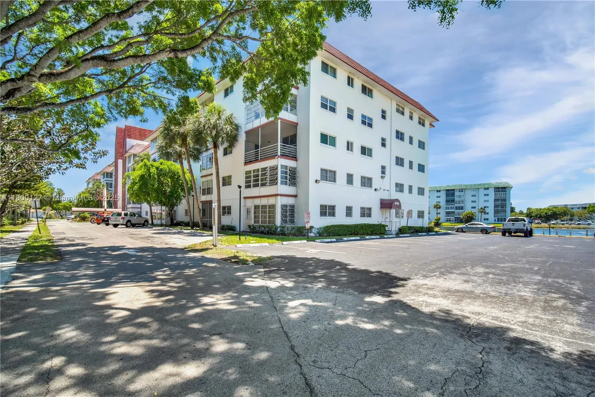 Property Slideshow image 1 of 27 | 4750 nw 22nd ct 518, Lauderhill, FL, 33313