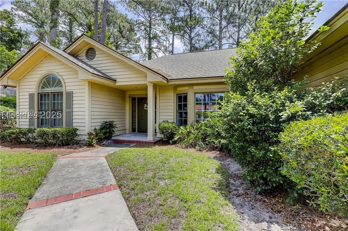Property Slideshow image 1 of 48 | 5 honey locust cir, Hilton Head Island, SC, 29926