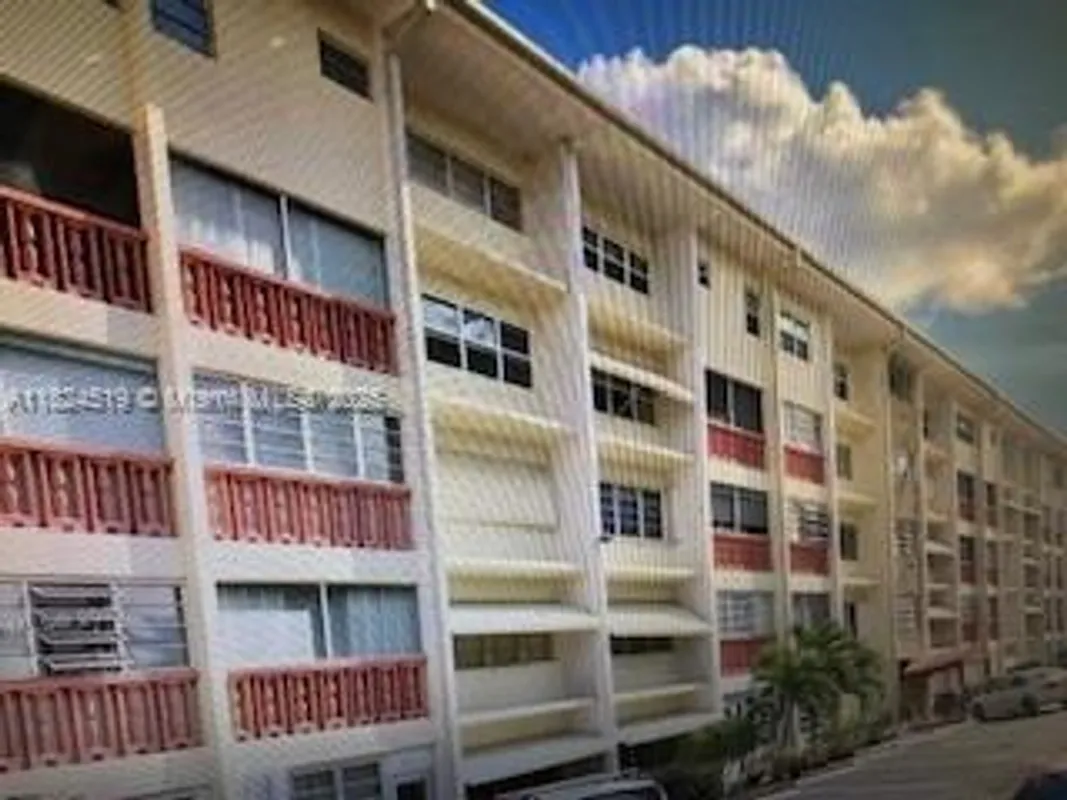 Property Slideshow image 1 of 32 | 215 se 3rd ave 307b, Hallandale Beach, FL, 33009