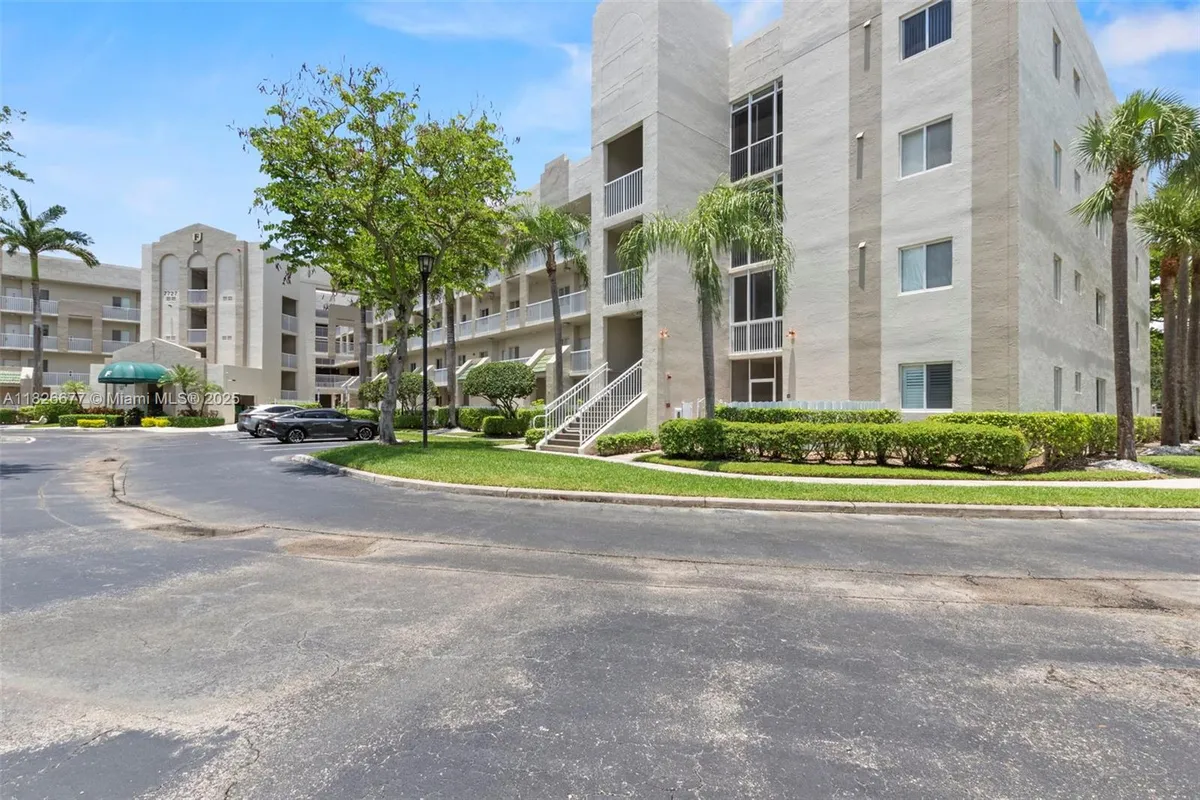 Property Slideshow image 1 of 31 | 7727 southampton ter 412, Tamarac, FL, 33321