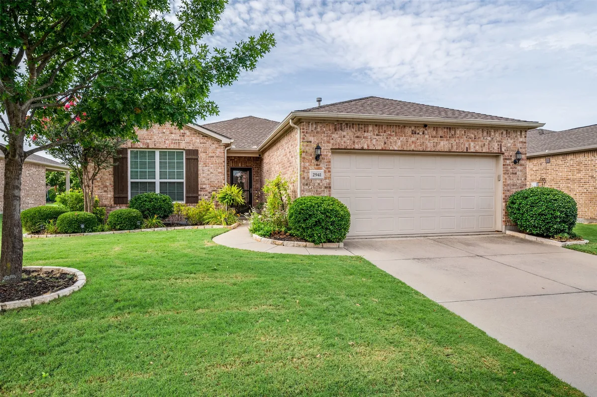 Property Slideshow image 1 of 30 | 2941 oyster bay dr, Frisco, TX, 75036