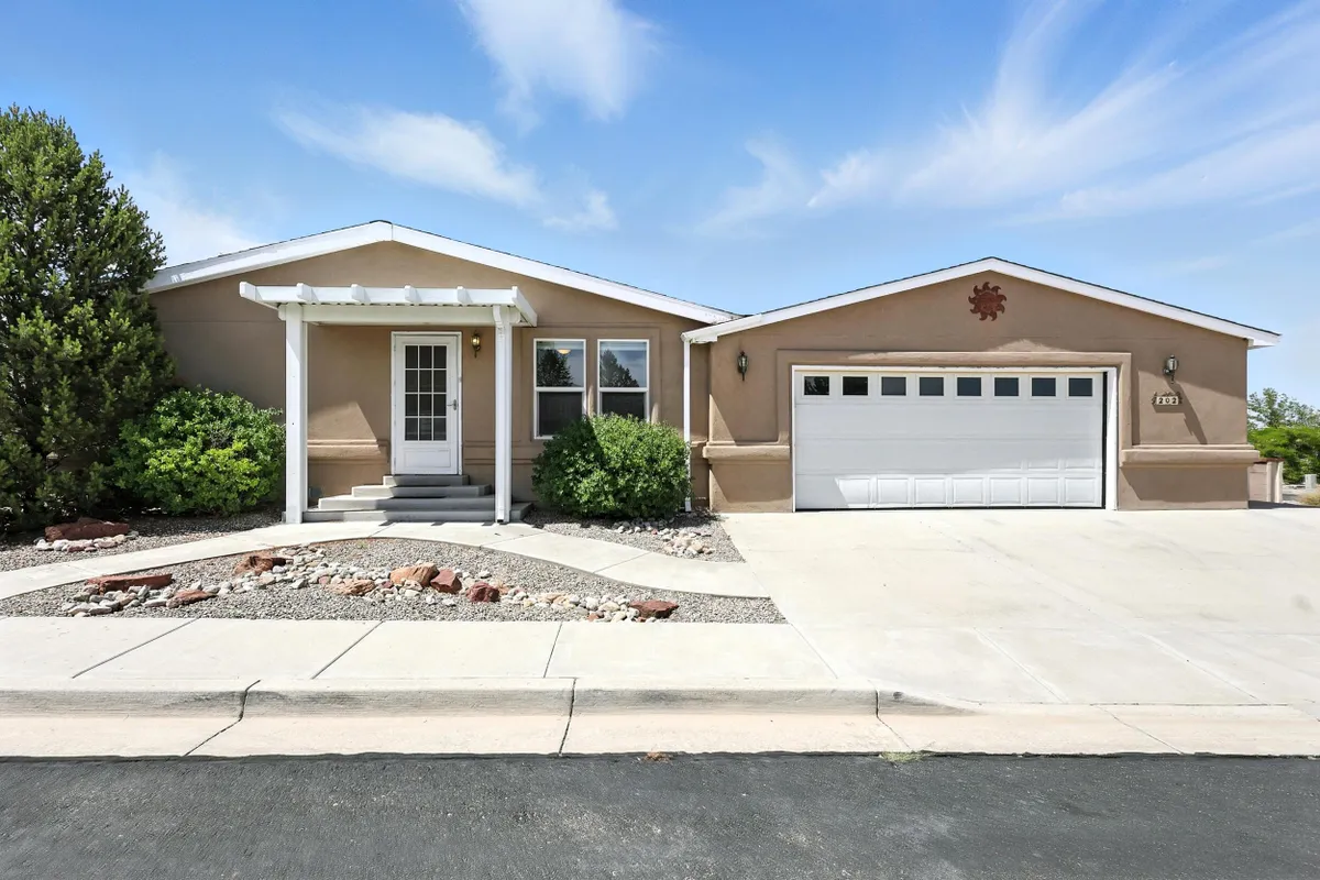 Property Slideshow image 1 of 32 | 202 sunrise bluffs dr, Belen, NM, 87002