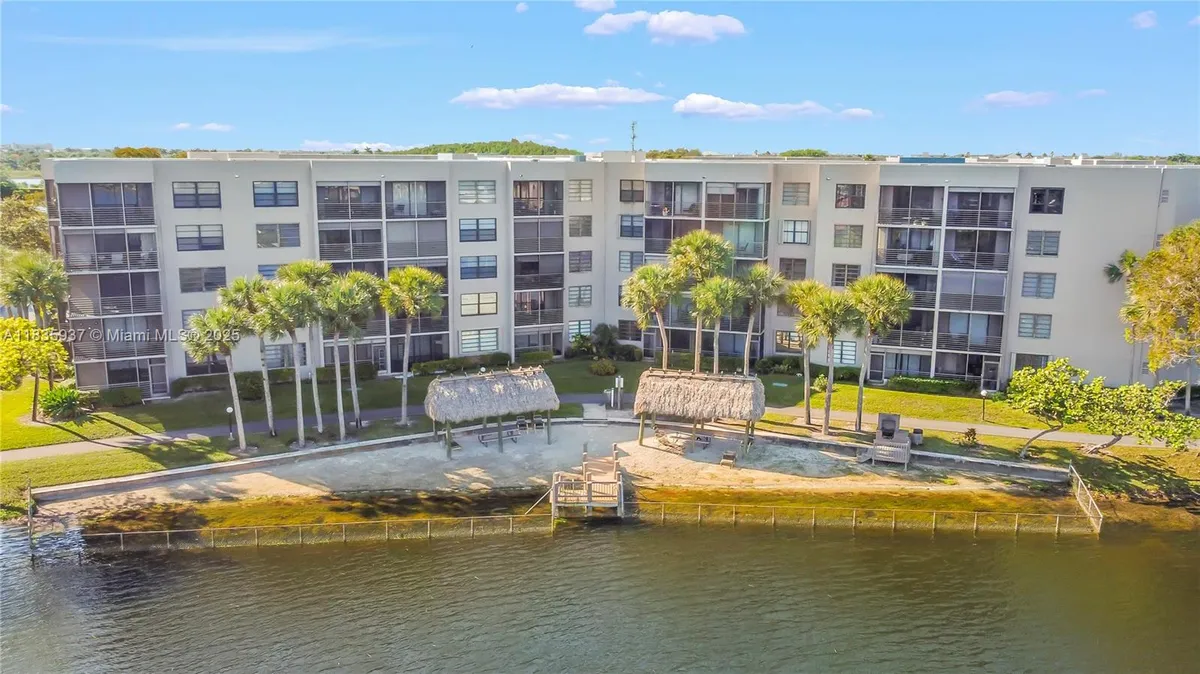 Property Slideshow image 1 of 26 | 1001 colony point cir 419, Pembroke Pines, FL, 33026