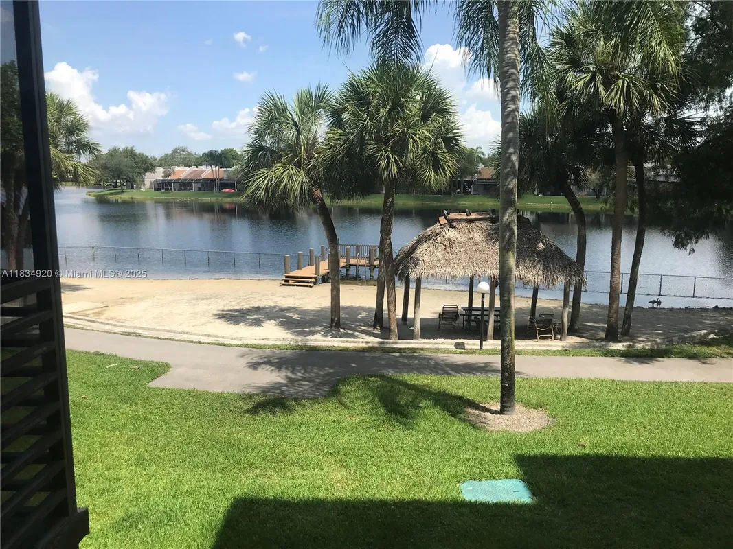 Property Slideshow image 1 of 36 | 1101 colony point cir 206, Pembroke Pines, FL, 33026
