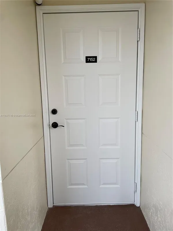 Property Slideshow image 1 of 12 | 7152 s devon dr 304, Tamarac, FL, 33321