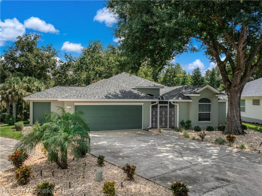 Property Slideshow image 1 of 49 | 3003 oakhill dr, Avon Park, FL, 33825