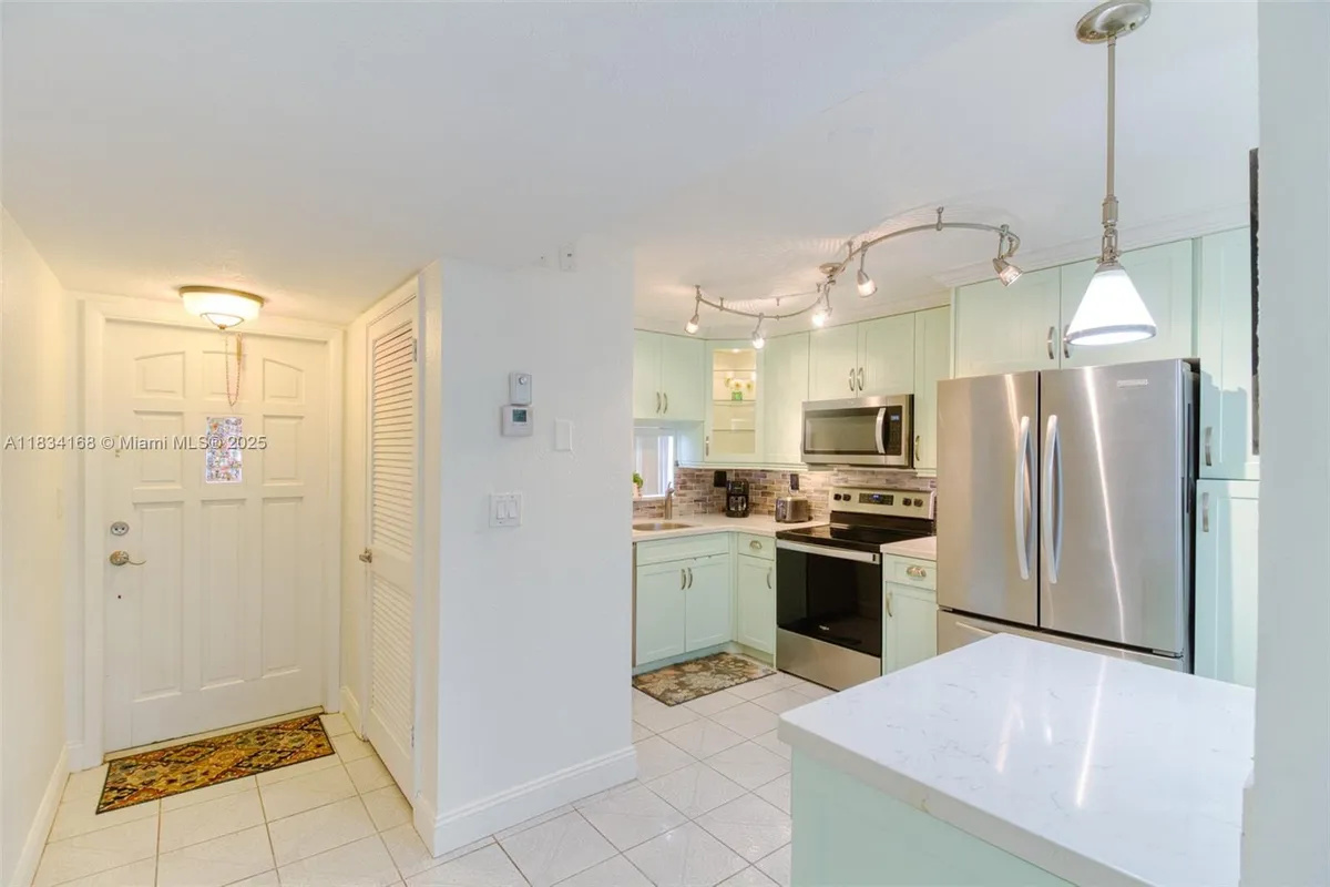Property Slideshow image 1 of 39 | 400 s hollybrook dr apt 109, Pembroke Pines, FL, 33025
