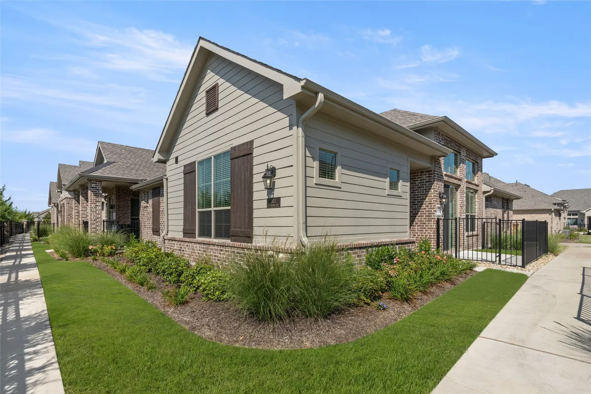 Property Slideshow image 1 of 26 | 2621 st helena ln, Grand Prairie, TX, 75054