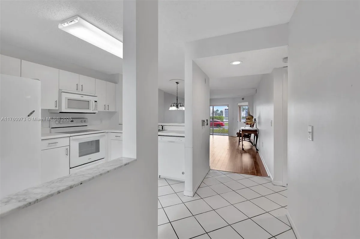 Property Slideshow image 1 of 22 | 7711 trent dr 106, Tamarac, FL, 33321