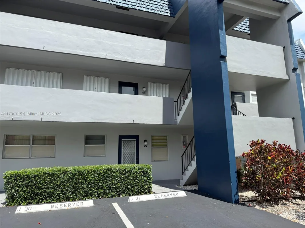 Property Slideshow image 1 of 15 | 7797 golf circle dr 102, Margate, FL, 33063