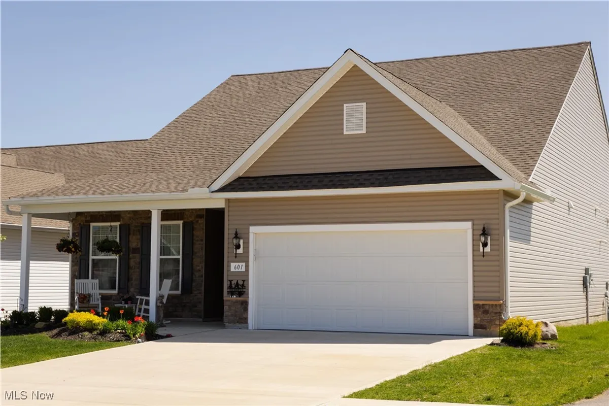 Property Slideshow image 1 of 28 | 601 cedar crest dr, Elyria, OH, 44035