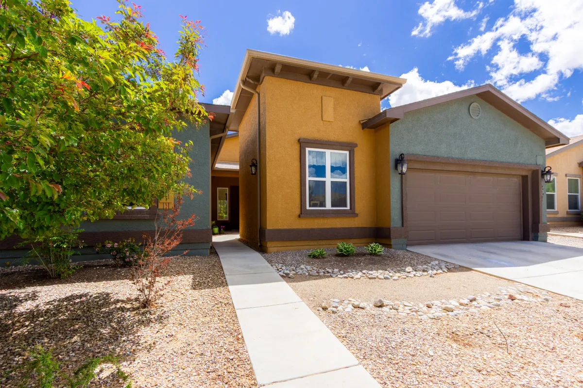 Property Slideshow image 1 of 35 | 301 zuni river cir, Los Lunas, NM, 87031