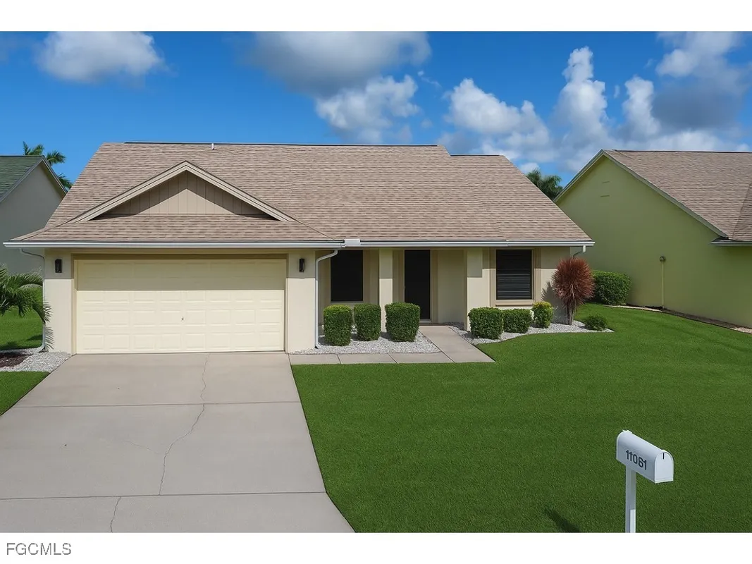 Property Slideshow image 1 of 28 | 11091 caravel cir, Fort Myers, FL, 33908