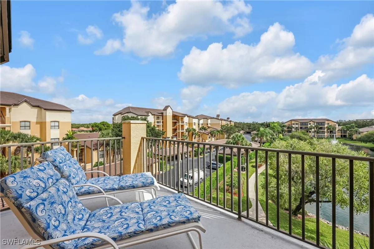 Property Slideshow image 1 of 23 | 195 vintage cir 402, Naples, FL, 34119