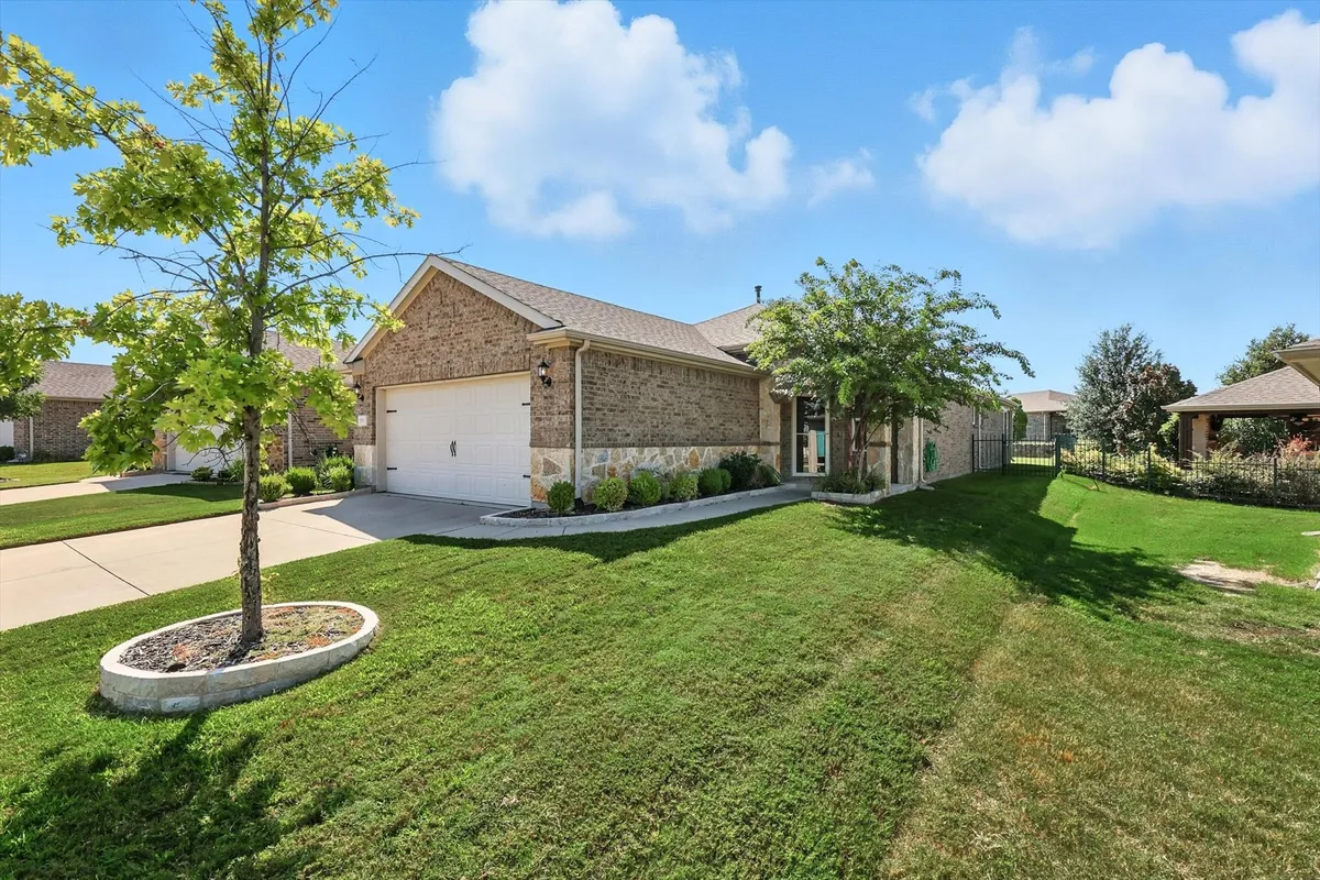 Property Slideshow image 1 of 40 | 3179 fish hook ln, Frisco, TX, 75036
