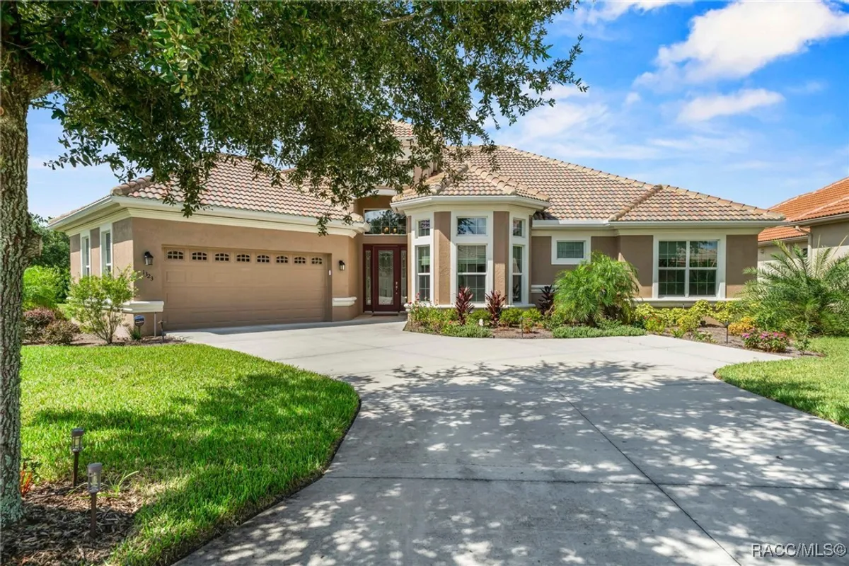 Property Slideshow image 1 of 68 | 1323 n whisperwood dr, Hernando, FL, 34442