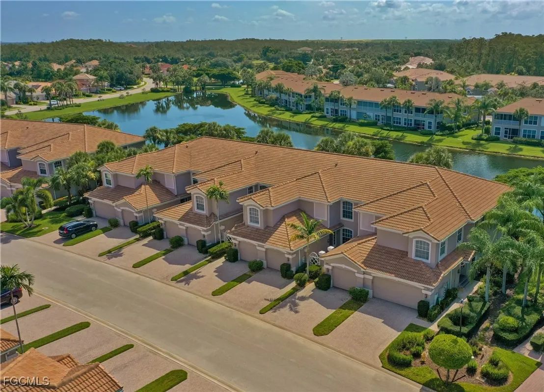 Property Slideshow image 1 of 25 | 10007 sky view way 2007, Fort Myers, FL, 33913