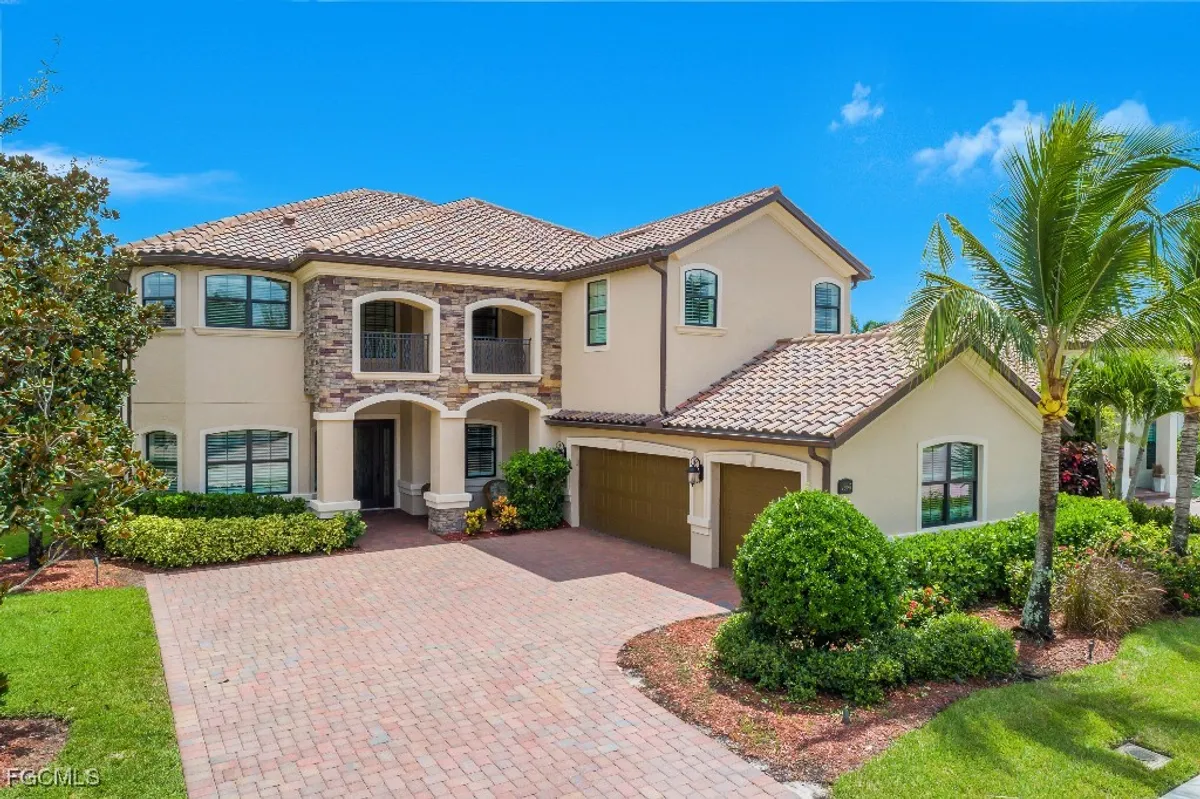 Property Slideshow image 1 of 50 | 28647 lisburn ct, Bonita Springs, FL, 34135