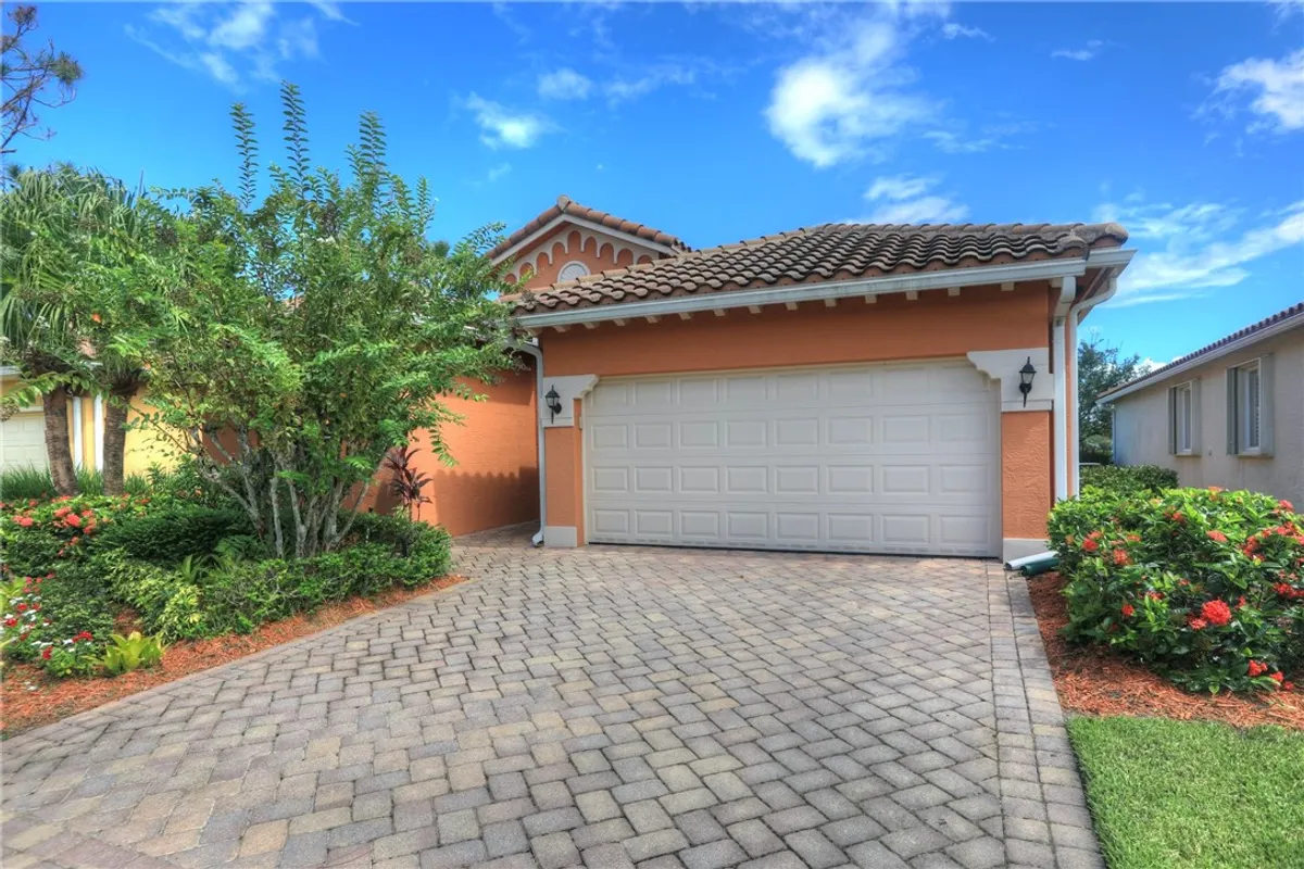 Property Slideshow image 1 of 36 | 6248 thames pl, Vero Beach, FL, 32966