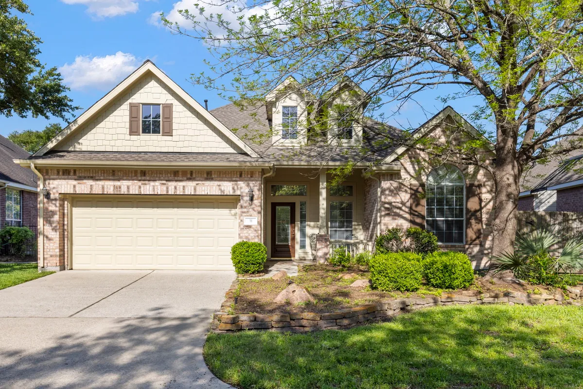 Property Slideshow image 1 of 24 | 31 e royal mews, The Woodlands, TX, 77384