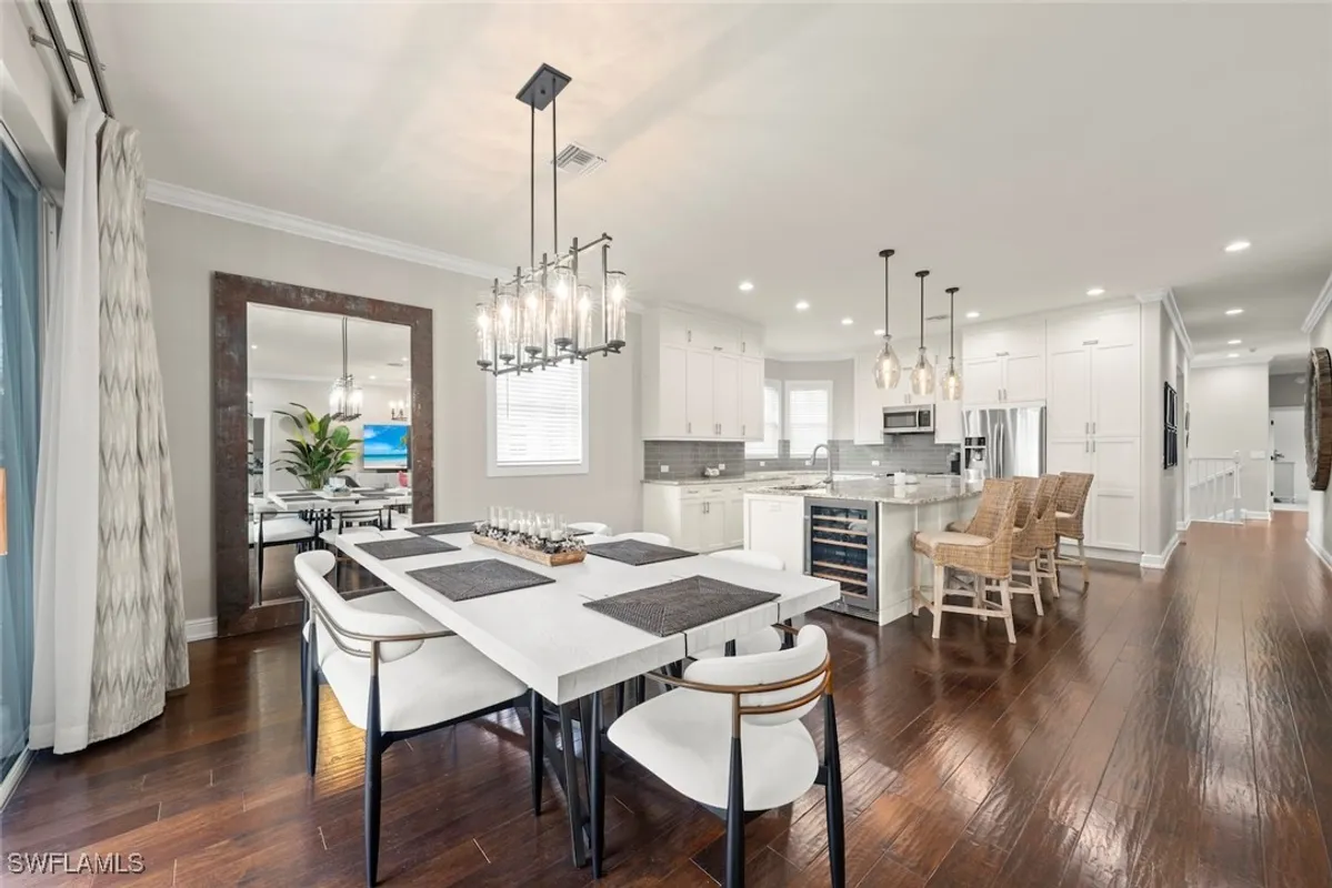 Property Slideshow image 1 of 39 | 646 vintage reserve cir # 4d, Naples, FL, 34119