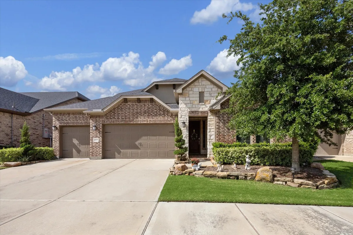 Property Slideshow image 1 of 26 | 5635 ivory cove ln, Fulshear, TX, 77441