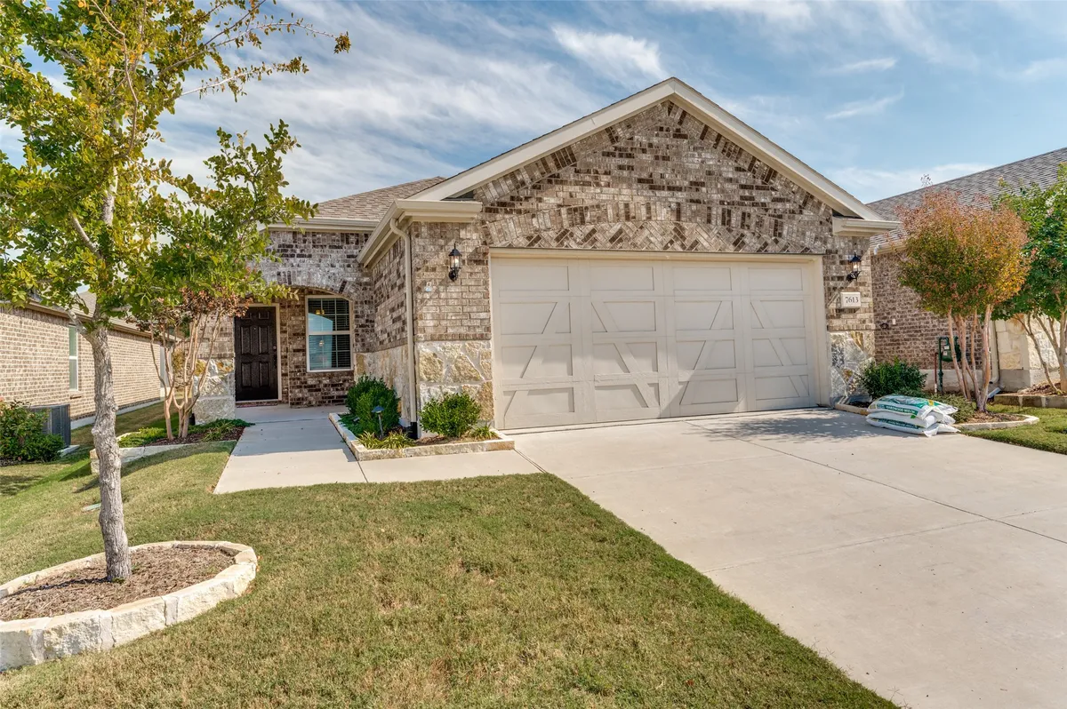 Property Slideshow image 1 of 25 | 7613 heritage dr, Aubrey, TX, 76227