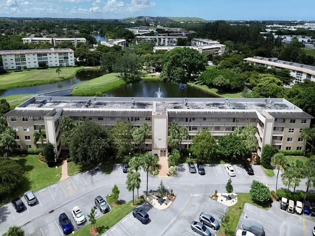 Property Slideshow image 1 of 24 | 4301 martinique cir e4, Coconut Creek, FL, 33066