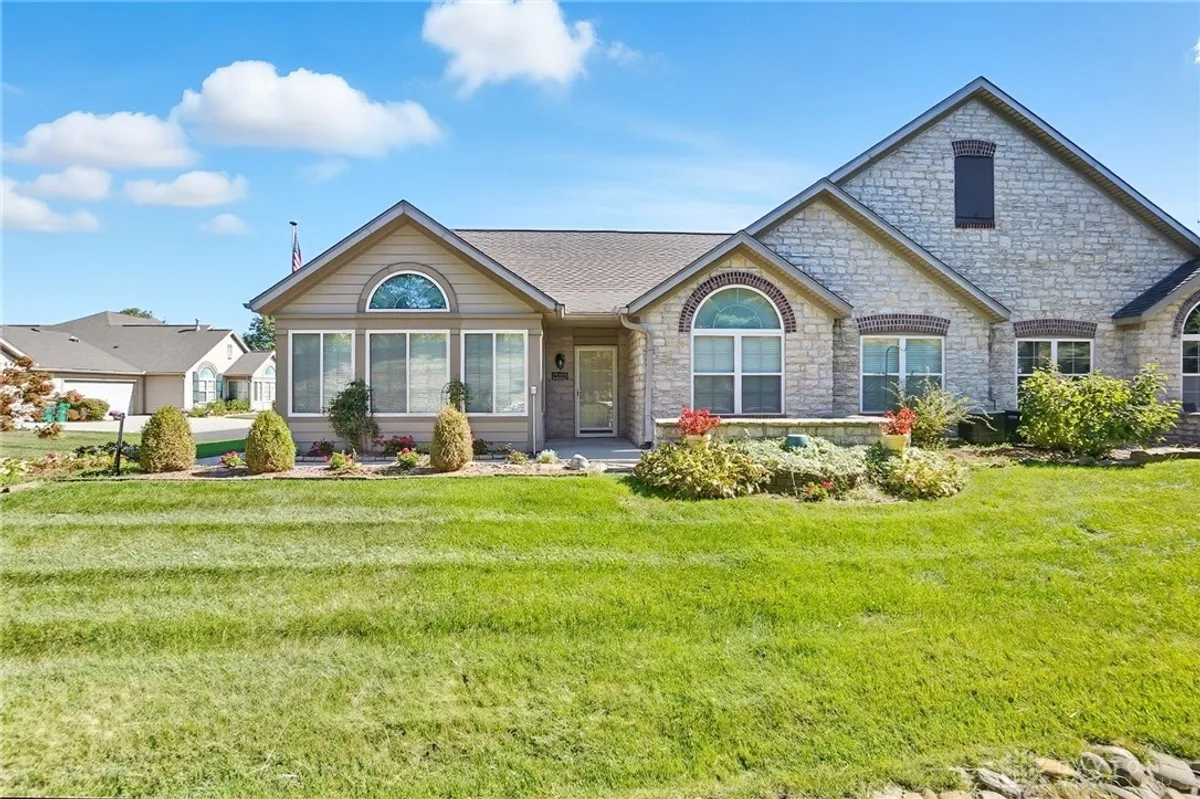 Property Slideshow image 1 of 41 | 3392 greenburn rd, Beavercreek, OH, 45434