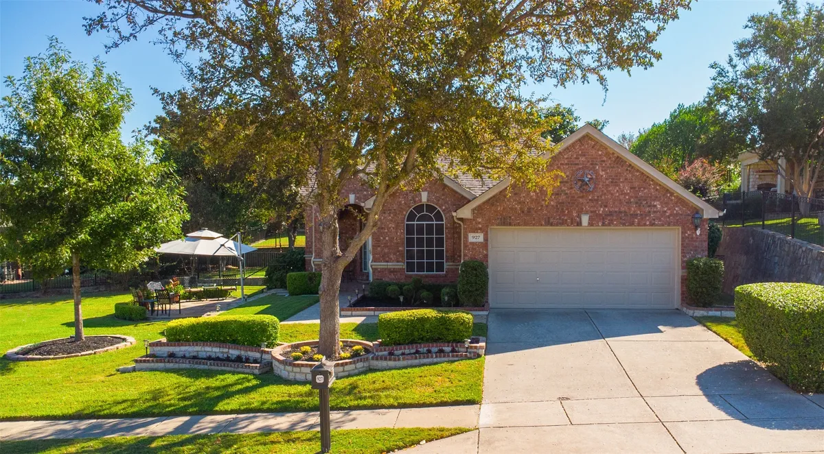 Property Slideshow image 1 of 40 | 927 ocean dr, Fairview, TX, 75069