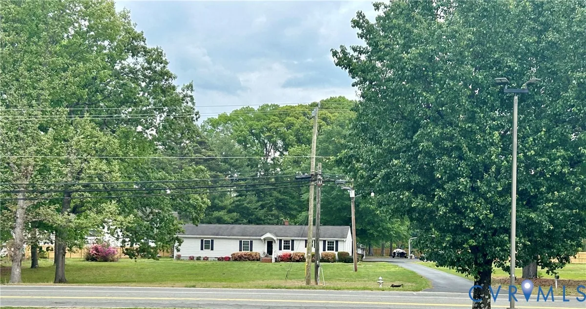 Property Slideshow image 1 of 5 | 8054 shady grove rd, Mechanicsville, VA, 23111
