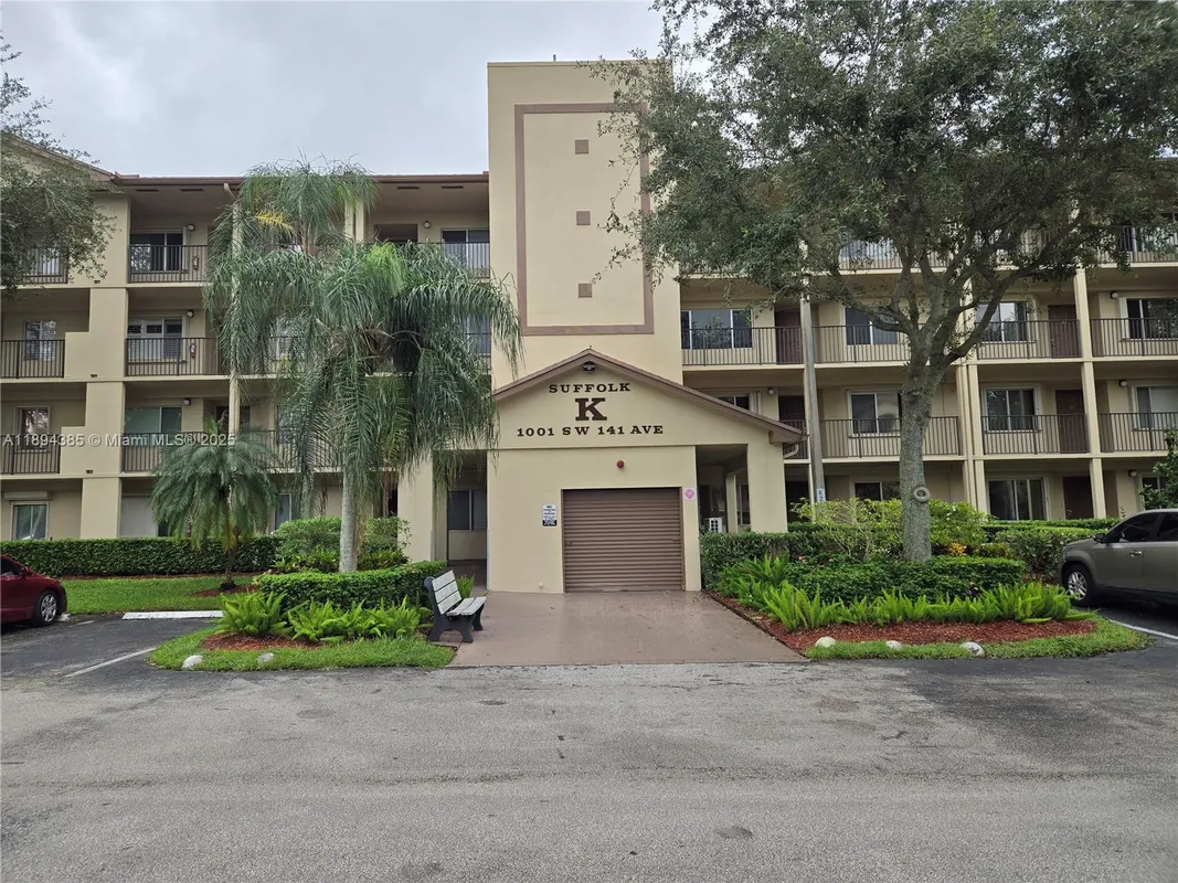 Property Slideshow image 1 of 25 | 1001 sw 141st ave 412k, Pembroke Pines, FL, 33027